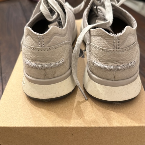 Ugg Tennis. Light gray. Size 6 - Picture 5 of 6
